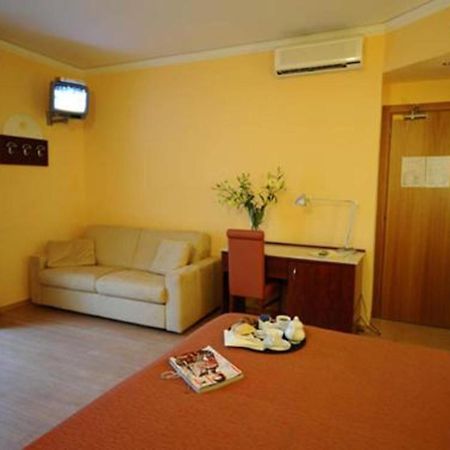 Hotel Al Sole - Enjoy Holiday Cavaion Veronese Εξωτερικό φωτογραφία