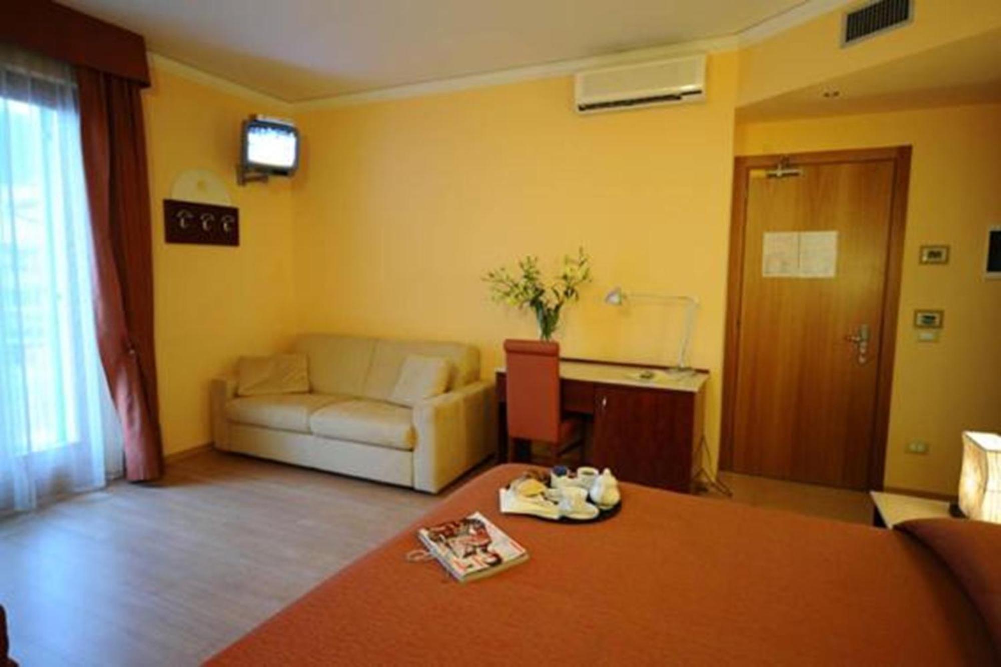 Hotel Al Sole - Enjoy Holiday Cavaion Veronese Εξωτερικό φωτογραφία