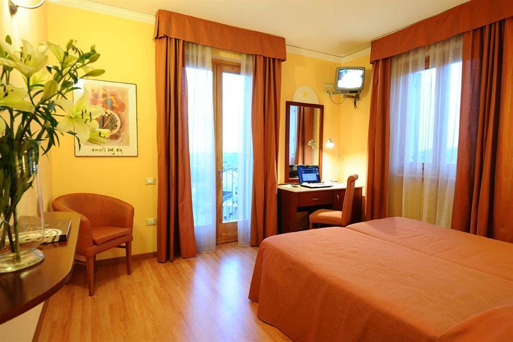 Hotel Al Sole - Enjoy Holiday Cavaion Veronese Εξωτερικό φωτογραφία