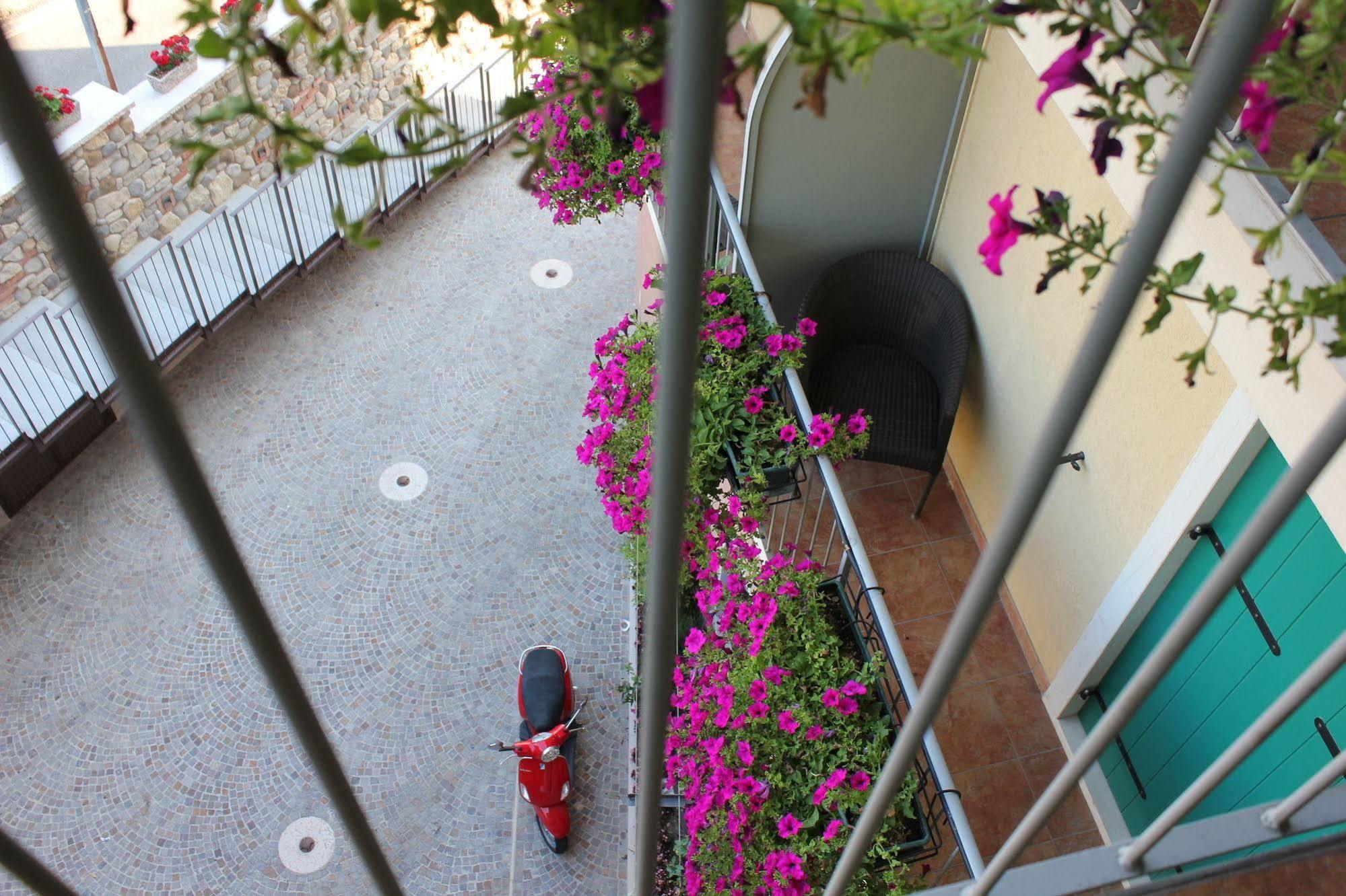 Hotel Al Sole - Enjoy Holiday Cavaion Veronese Εξωτερικό φωτογραφία